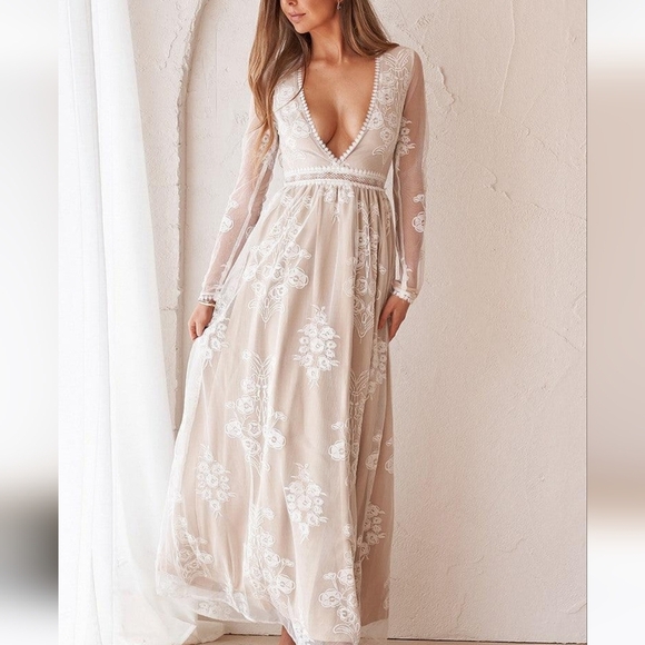 Jaus Dresses & Skirts - Jaus Tallulah Maxi Dress in Ivory/Nude Small Plunging Neck Lace Wedding Bride
